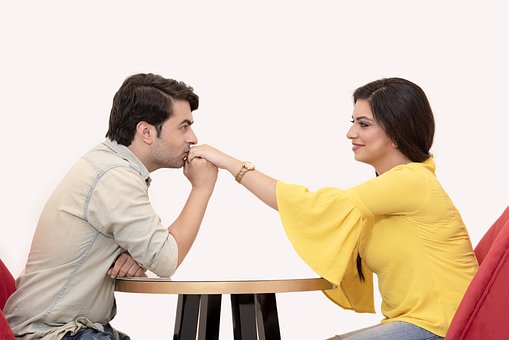 how to make your girlfriend fall in love with you